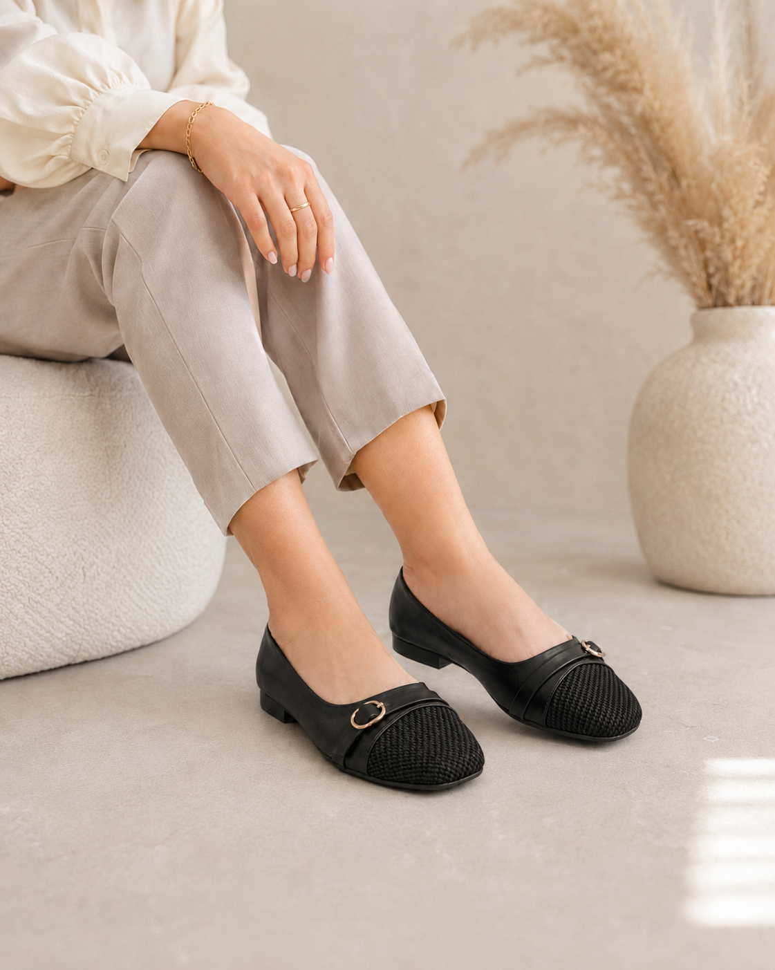 Ballerina flat Leather With an elegant straw toe BN-523