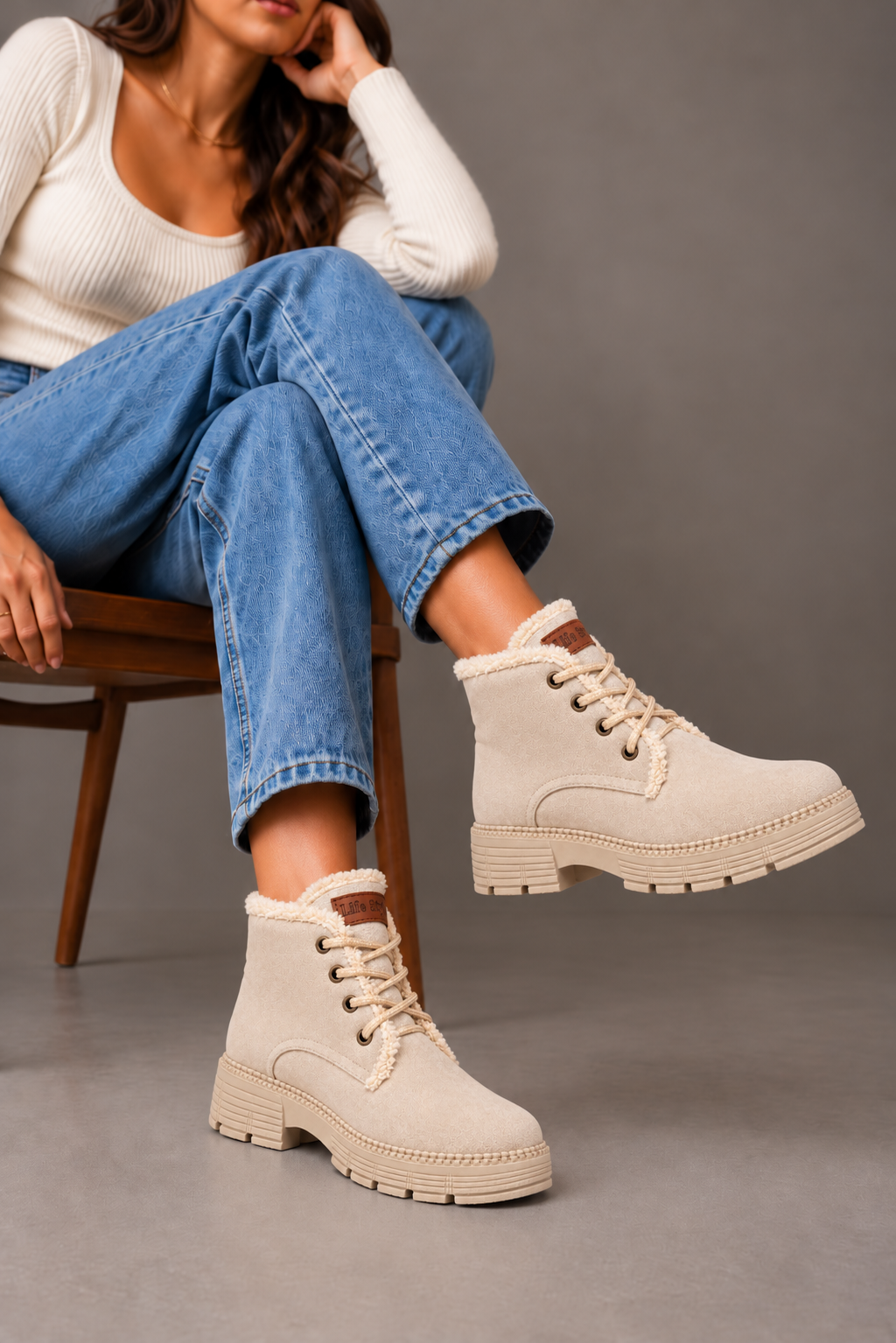 Ankle Boot Suede Mid heel winter style Fur-lined With front laces AG-4
